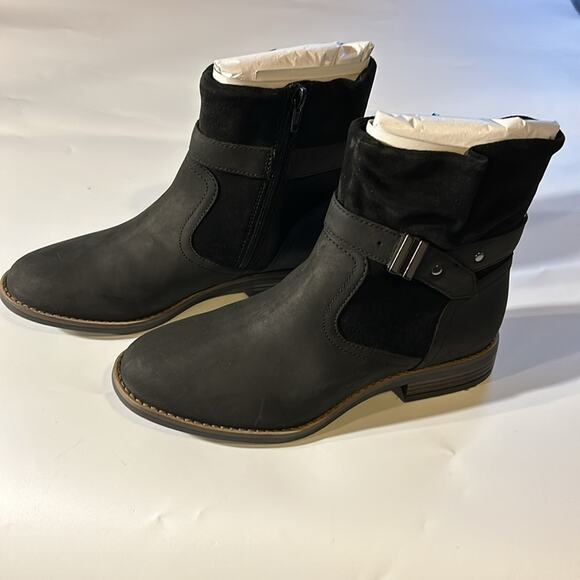 CLEARANCE NIB Clarks Women's Camzin Strap Fashion Boot Black Size 6.5 M - Picture 3 of 8